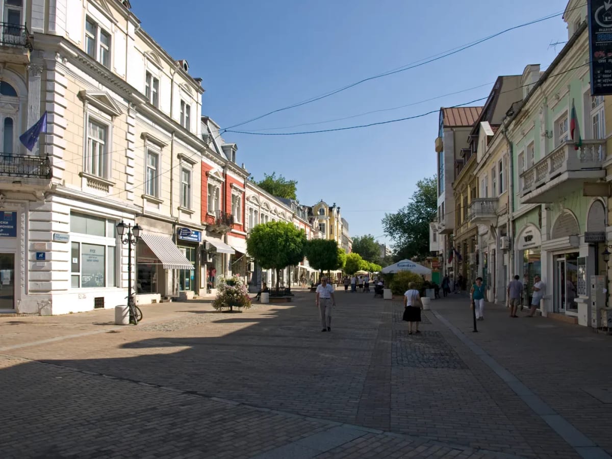 La rue Alexandrovska à Roussé, sa chaussée pavée et ses façades du XIXe siècle